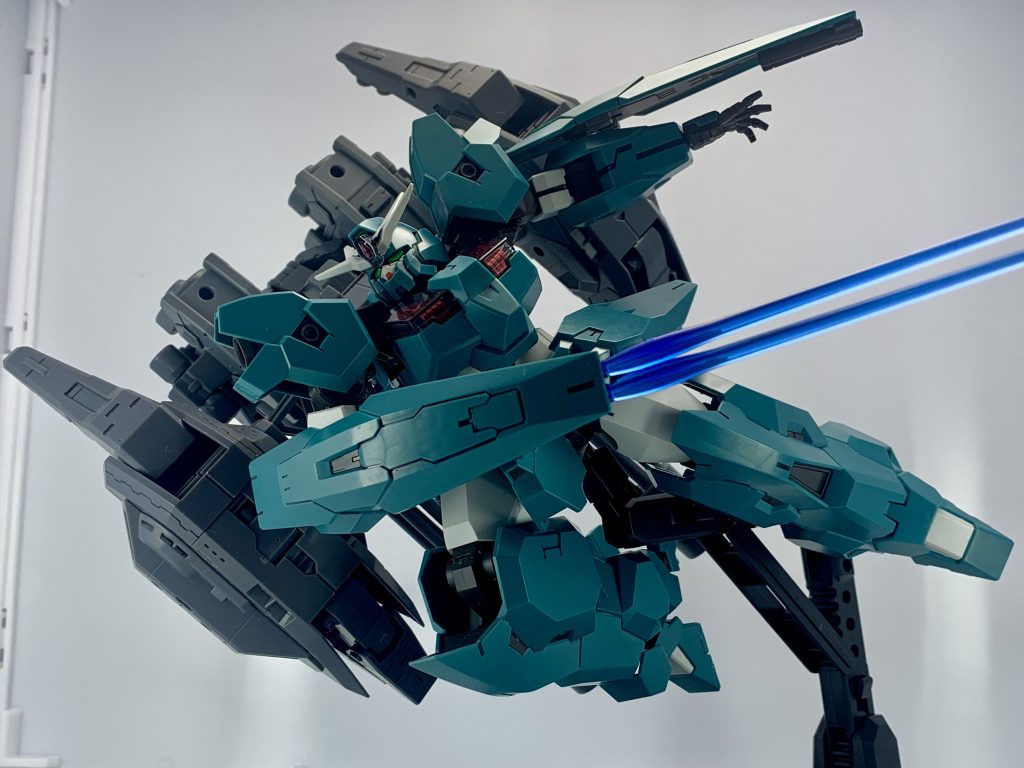 少しアングルと構えを変えて。平手がいい仕事してますね…ということで【ガンダムルブリス・ウル Gレイジブースター】でした。ベースキットがそもそも格好いいので何を合わせてもよさそうですが、やはりルブリスウルにはガトリング砲がよく似合う。こんな感じで今後も投稿をしていきたいなと思いますので、よろしくお願いします!最後まで見ていただき、ありがとうございました!