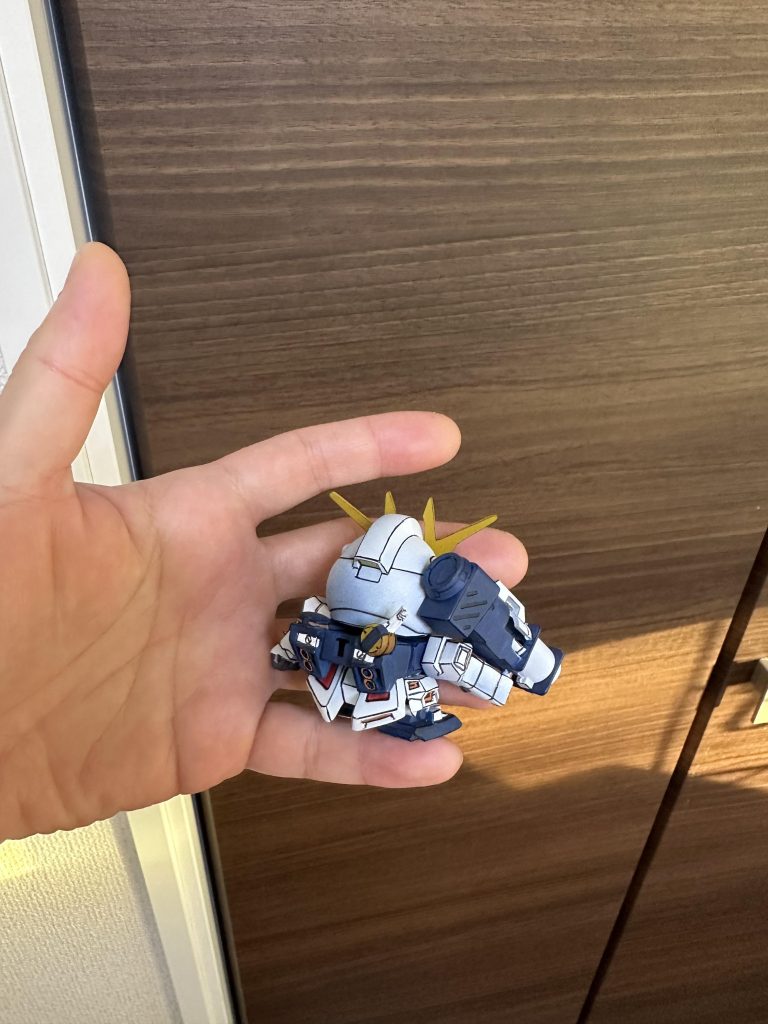 バックショットです。足の位置を変えたのでしっかり自立しません😅