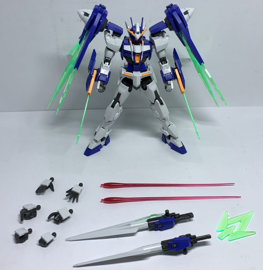 付属品パーツ等。ビームサーベルパーツが追加されているので実質的なフルセットになりますね。