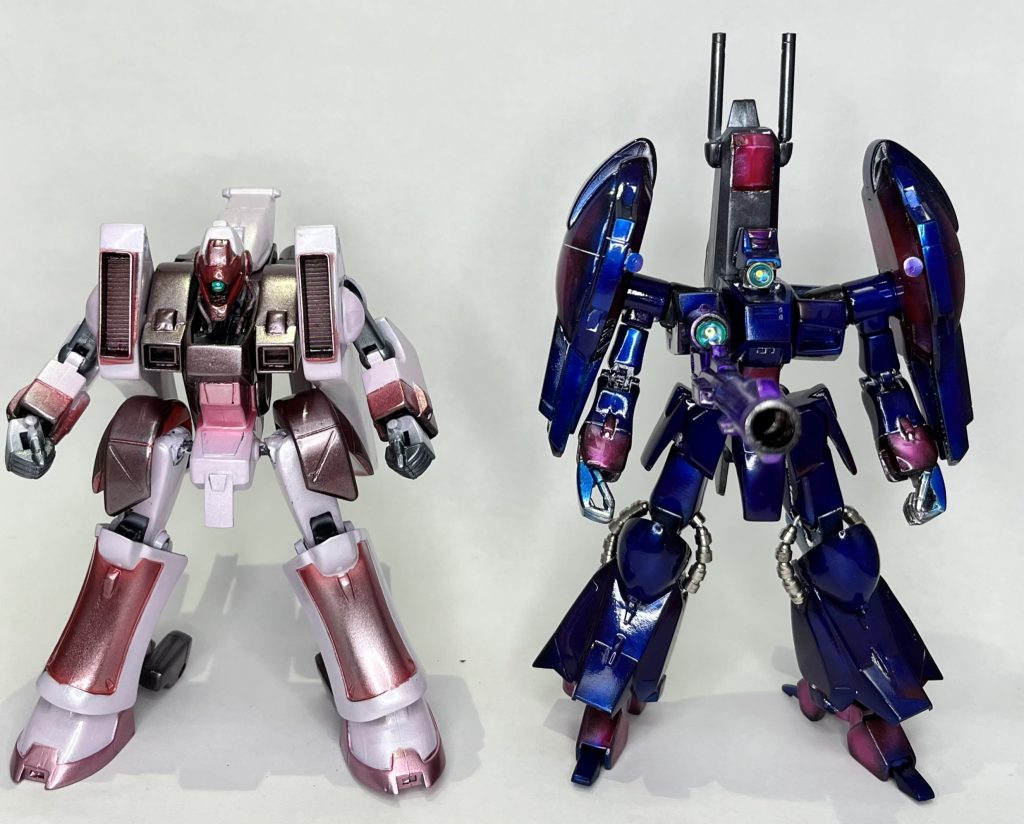 おまけとして先日作成した一応同系統の機体であるガザDとの比較です。こう並べて見ると実は似ていたり…しないですね😅