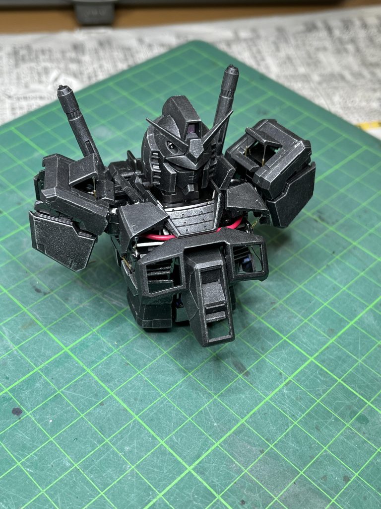 外径0.5mm、内径0.3mmのパイプに0.28mmの針金を通してピストンシリンダーを表現しています