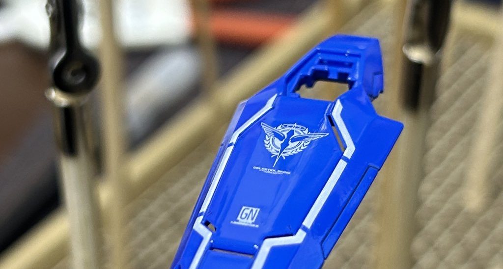 クリアーで埋め込みました。