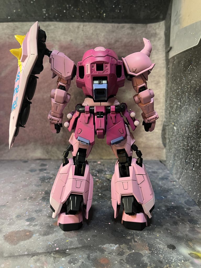 後ろからスミ入れは基本的にダークブラウンオンリーです。ダクト類のパーツはブラックにしてます。