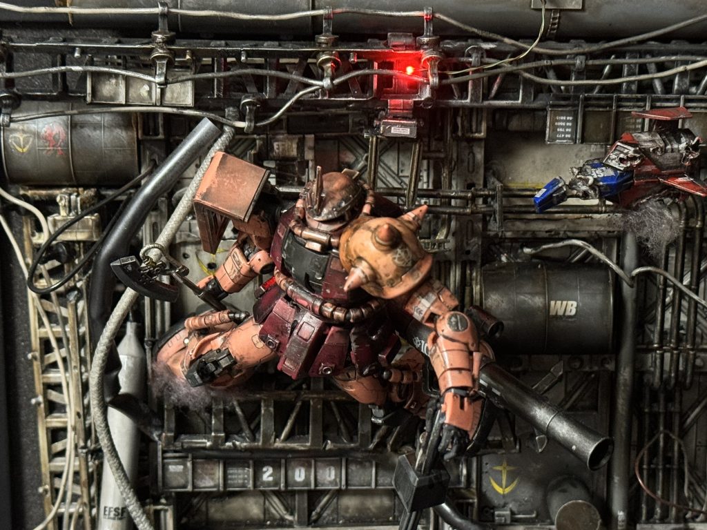 連邦の基地にこんなん来られたら絶望感出るようにしたはずが、シャアがピンチみたいな雰囲気💦