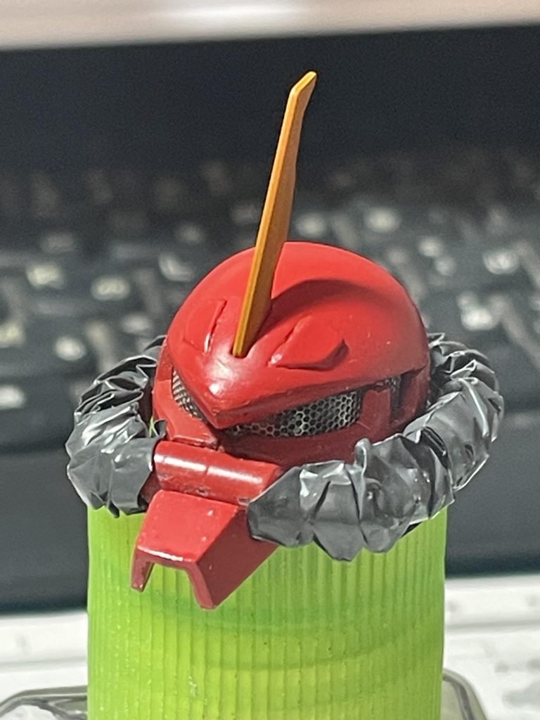 頭部の悪人顔とメッシュカバー。この後作り直し時にツノが折れた上に紛失して、プラ板で作り直し