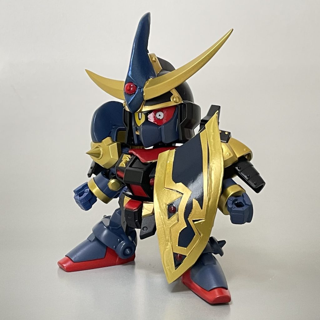 FRONT武者頑駄無真悪参をベースに騎士ガンダムやウォーロックイージスの部品を使っています。