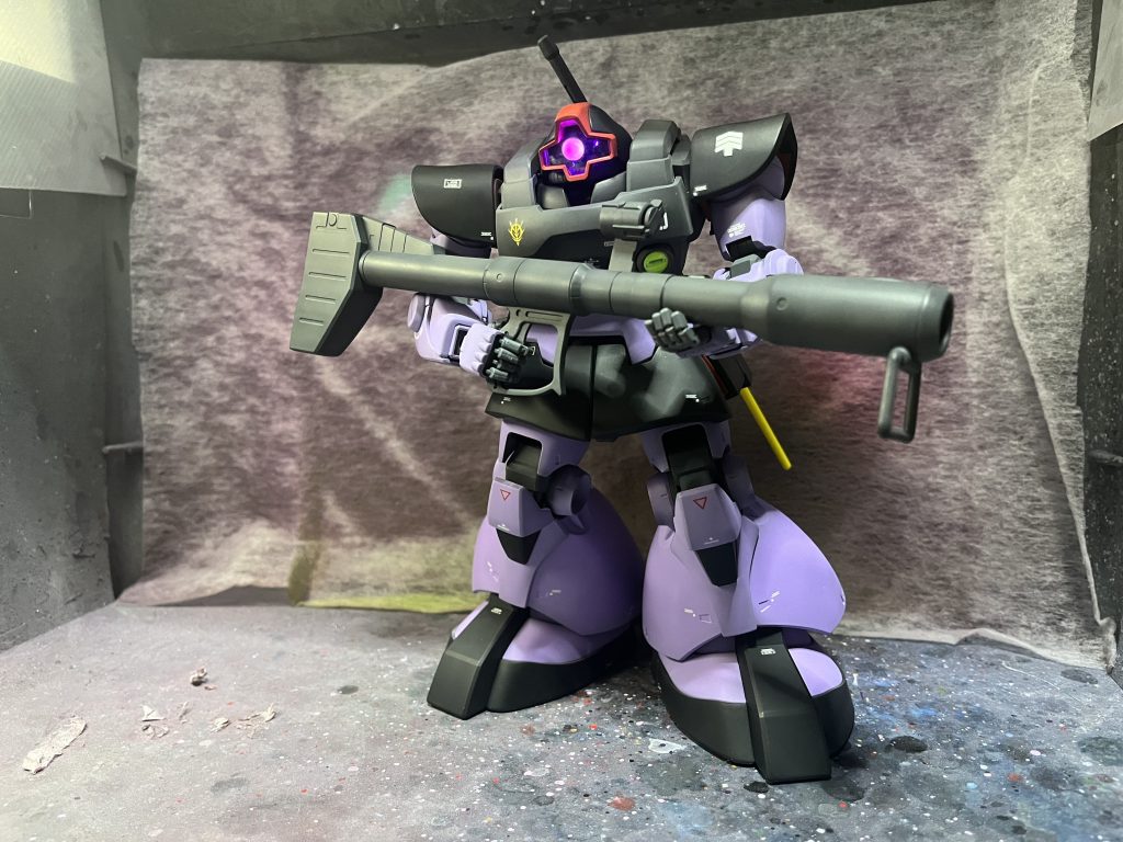 ジャイアント・バズの両手持ち,