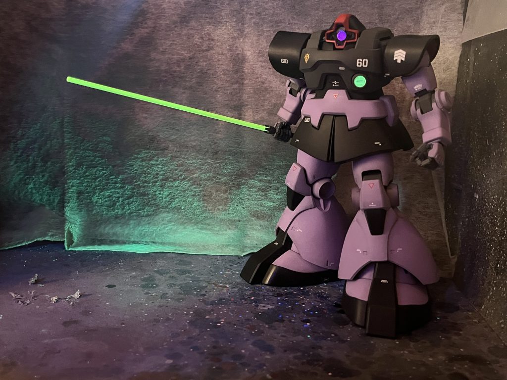 ヒート・サーベルには蛍光塗料塗ってみました。