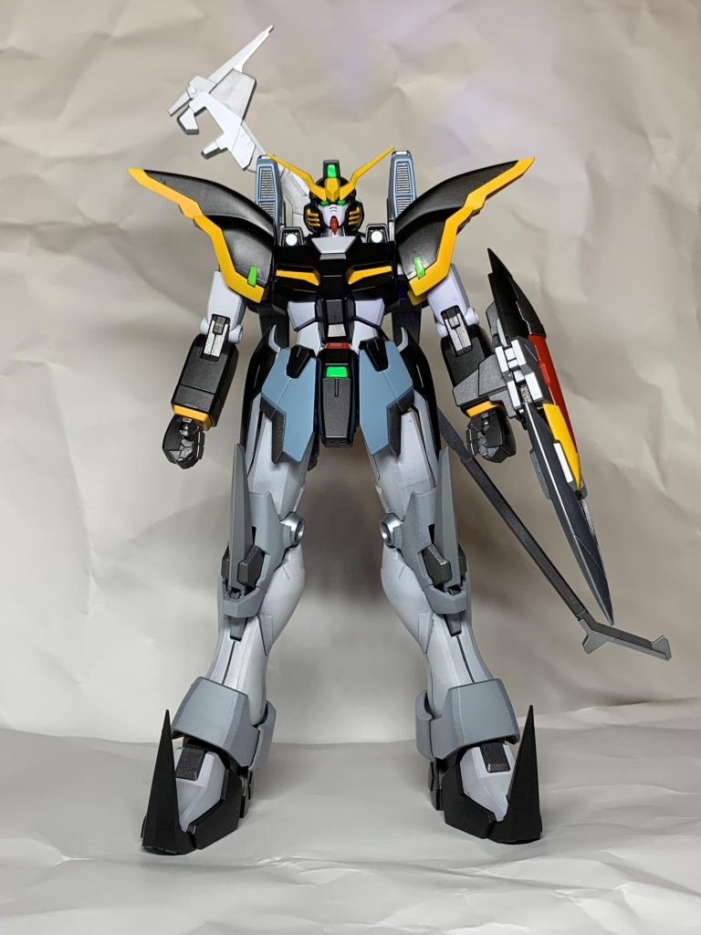 正面白とグレーのパーツはグラデーション塗装しました。他の色もグラデーション塗装したかったのですが、うまく出来ずベタ塗りです。