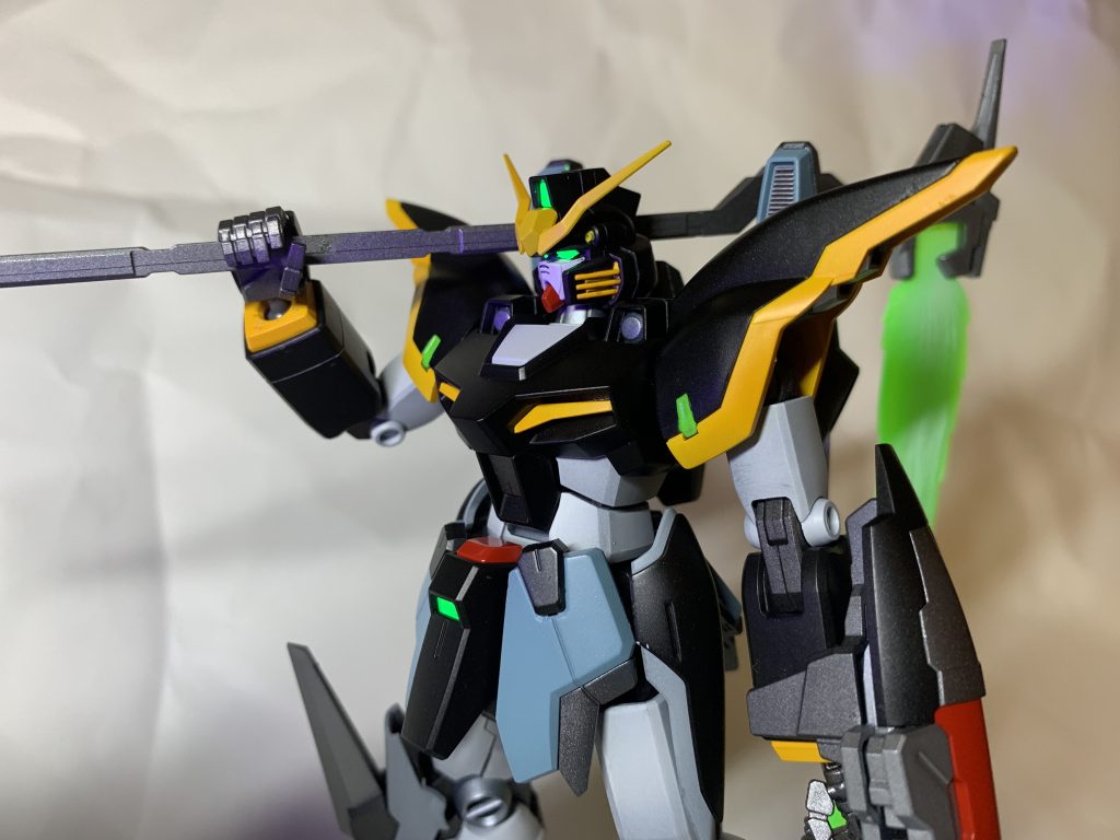 最近のMGと比べるとかなりシンプルなのですが干渉で塗装が剥げたりABSが使われていたりと割と大変なキットでした。今回初めてスーパースムースクリアを使ってみました。とてもいい質感なのですが塗膜が弱い気がします。ミスターカラーのクリアを吹いた方が断然塗膜が強い気がするのですが、どうなんでしょうか？　誰か教えて下さい。