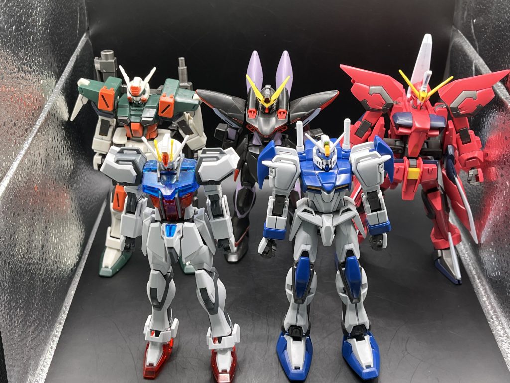 「 決闘(デュエル)・暴風(バスター)・電撃(ブリッツ)・盾(イージス)・攻撃(ストライク) 五機のガンダム現る!! 」wik引用