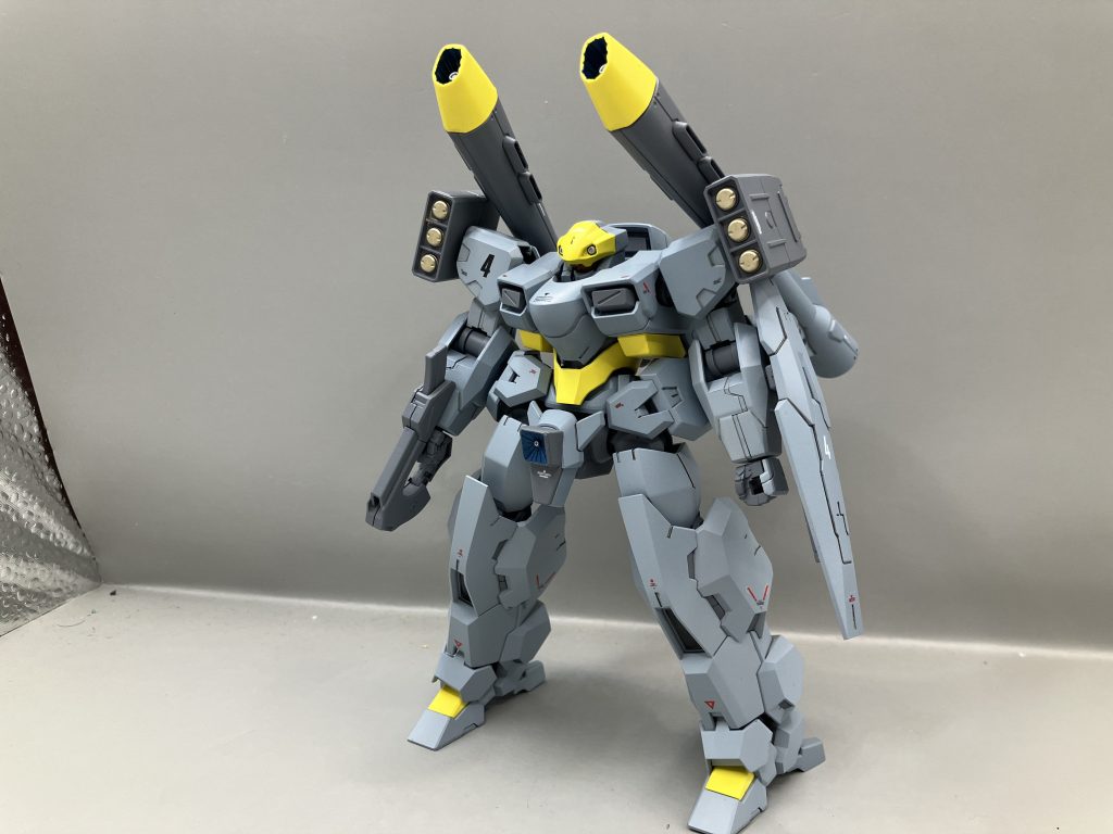 ザウォートヘヴィをベースにしたオリジナル機体です。ルブリスウルの手足とカラミティガンダム武装を組み合わせました