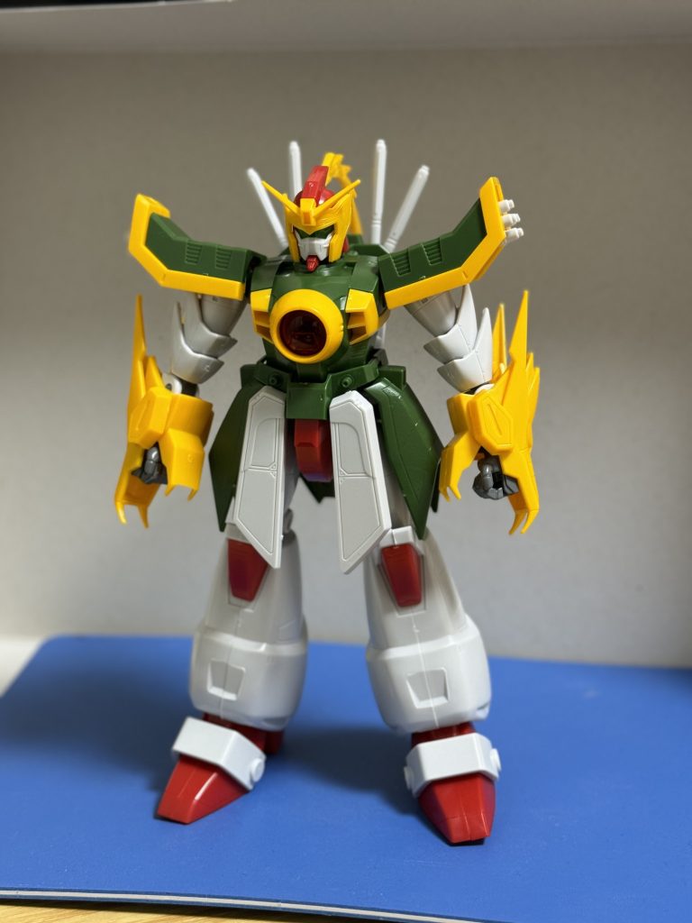30年前の旧キットということで可動域がめちゃくちゃ狭く、肘すら曲げられないので胡蝶剣をやるには改造必至