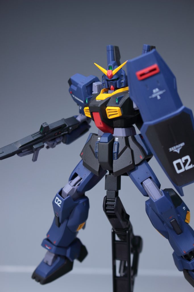 RG用のデカールを張ることでシールドの間延び感を軽減しました。