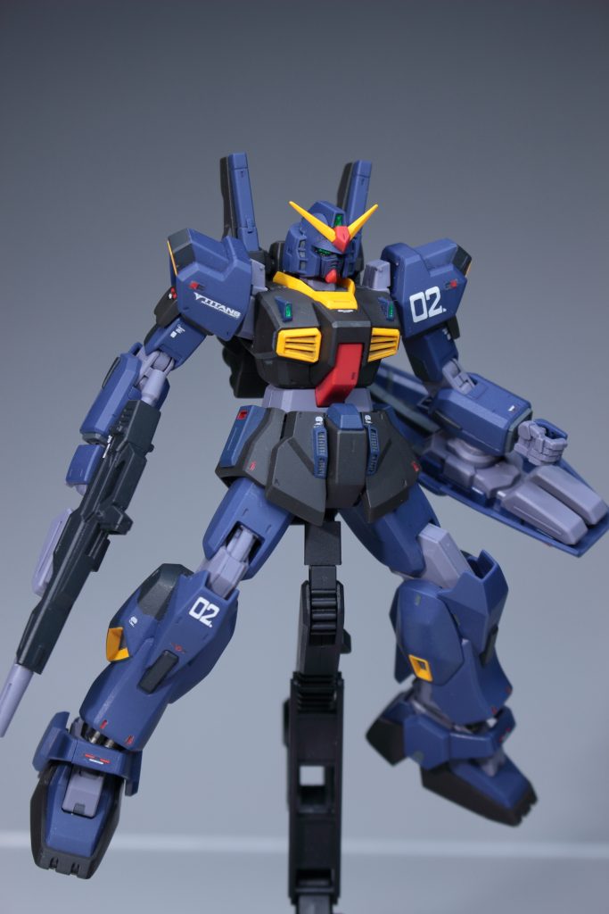 ところどころスジボリと塗り分けを増やしたくらいで、プロポーションは手を入れていませんが、元キットが良いのでかっこよくできたと思います。