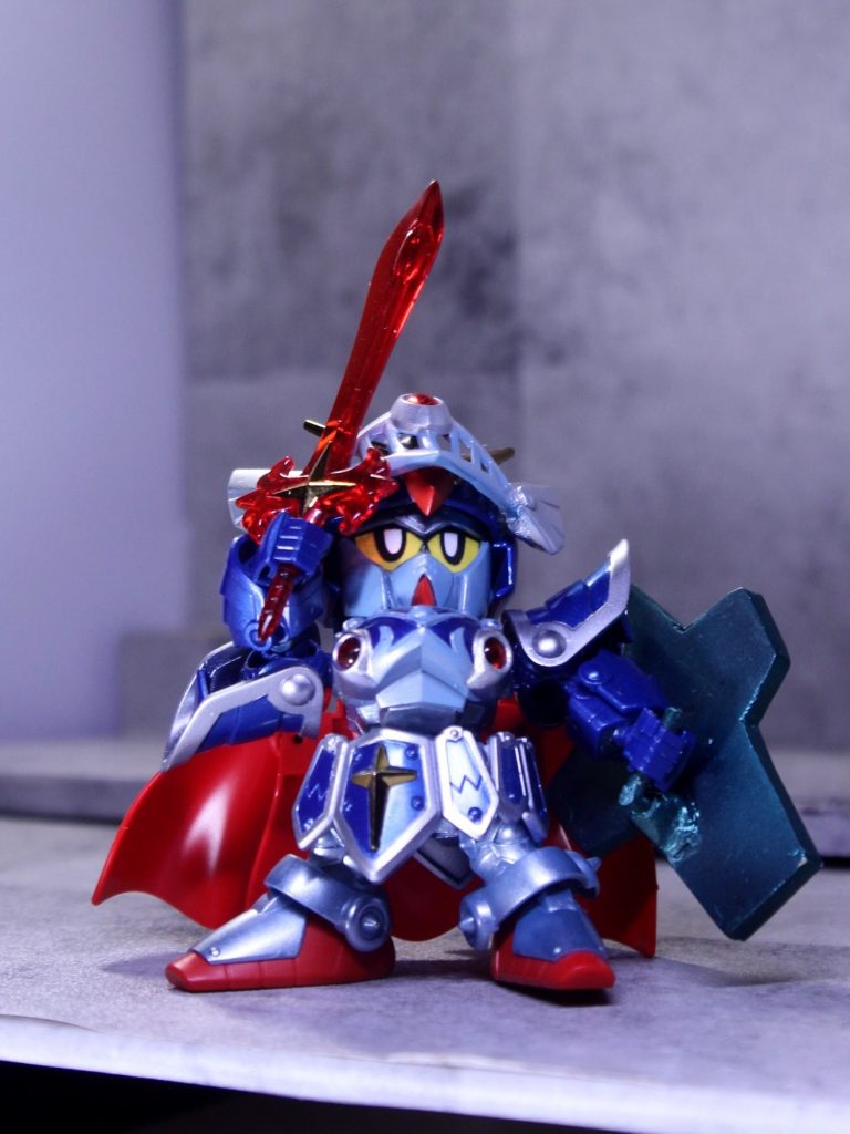 アンテナの赤い部分がバイザーの下のからチラ見えするのが好きなので、兜を削って見えるようにしました。一応真横からも見えるのですがカッコよく撮るのが難しい...ここまで見ていただきありがとうございました。