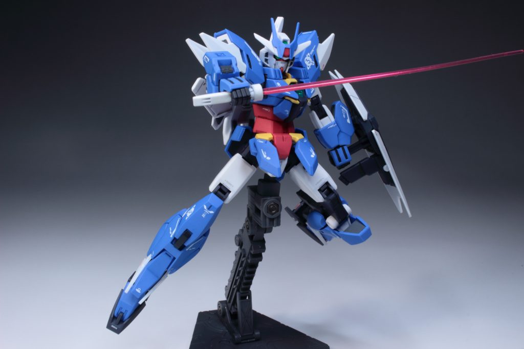 膝、腕アーマー裏の空間が気になったので、裏打ちパーツで塞いでいます。