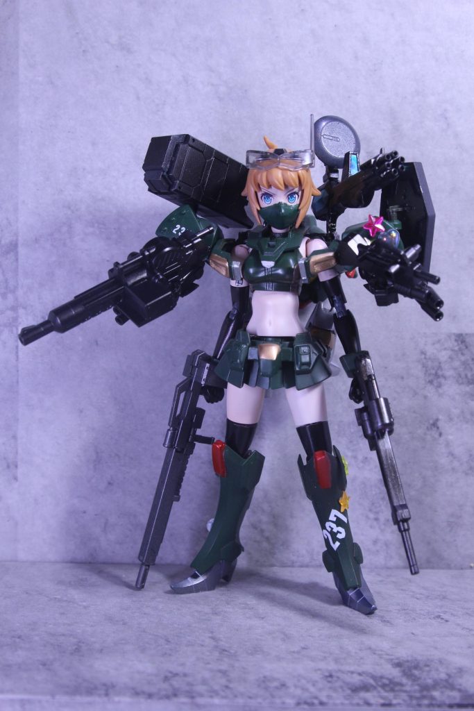 コマンドガンダムと合体してフルアーマーに!フルアーマーというかユニコーンよろしくフルアームドですね。やりたい放題盛ったので武装重すぎて立っているのがやっとです...