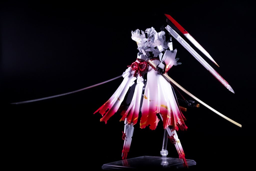 機体は白を基調として赤のグラデーションを入れてあります