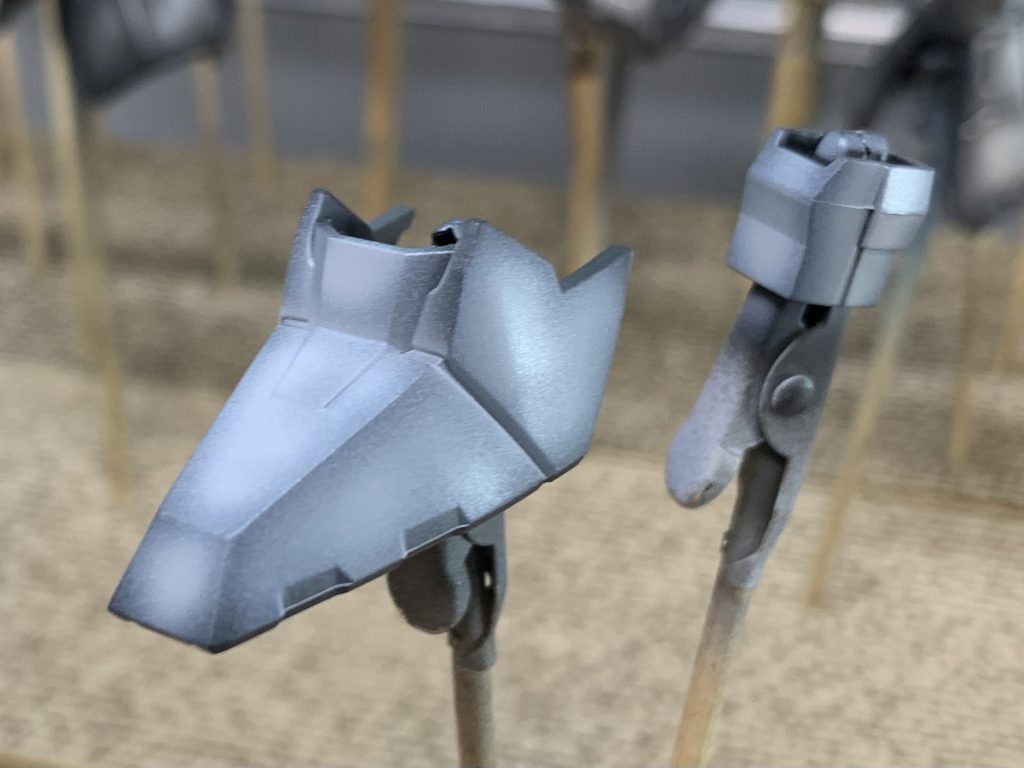 エッジだけ黒を残して塗るのって、よく考えたら小さい程難しいんじゃないかと始めてから気付きました (T ^ T)