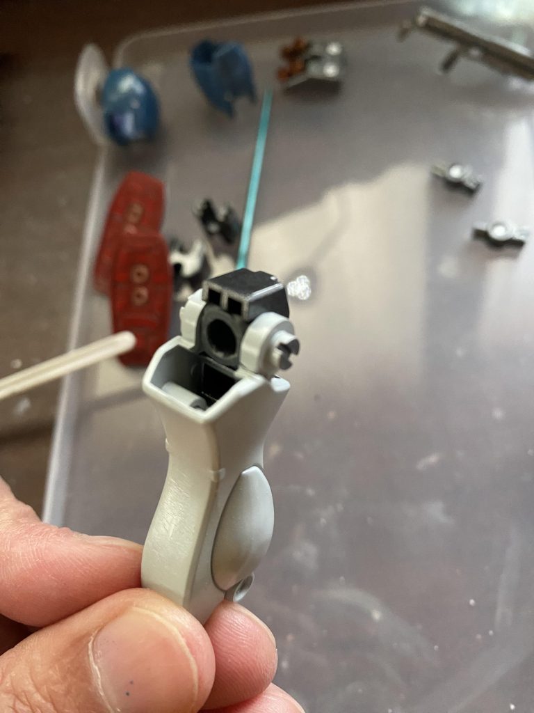 かっこよさかに惹かれて買ったキットでは無かったので(またもボロカスw)、ダメ元で練習台にしようと今回は初めての合わせ目消しと、あとハメ加工に挑戦しました。