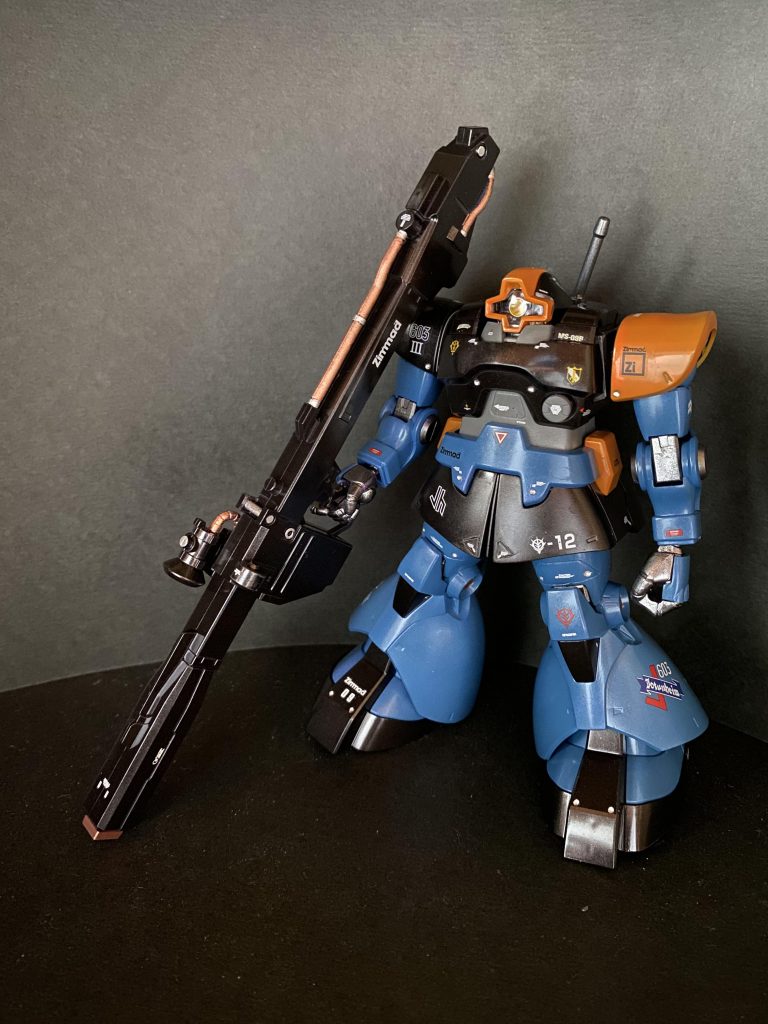 10月のドムの制作でコメント頂いたとおり、やはりまた作りたくなって、11月再販で購入しました。2回目制作しても、やはりhgucドムは名キットと感じます。今回は大好きなMSイグルーに寄せたストーリーを妄想しながらリックドムとして制作しました。