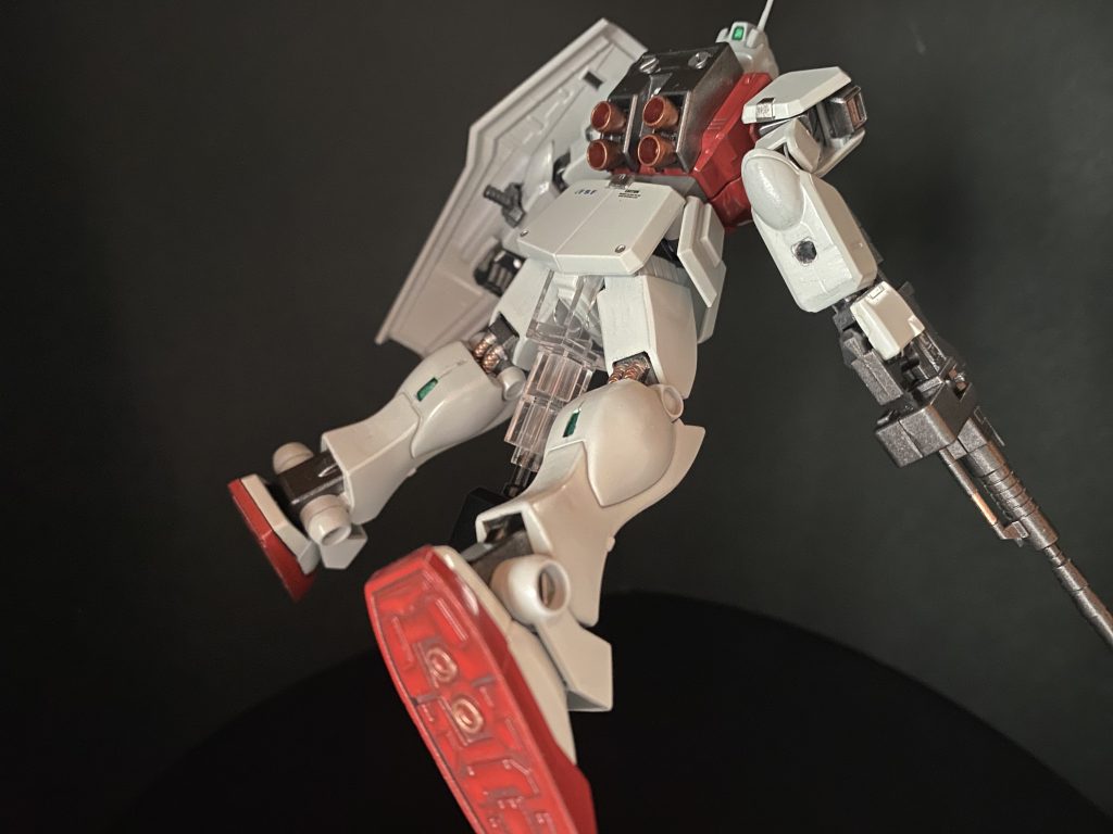 ただ、顔はジムの中でもそんな悪くないし(ジム改に似てる)、ダクトも4箇所も空いてて高性能ぽいし、ランドセルに至っては地上用機のハズなのにバーニア四つで、何だか宇宙でも行けそうと、調べてみたらまさかドムをも狩る高性能機だったとは！w