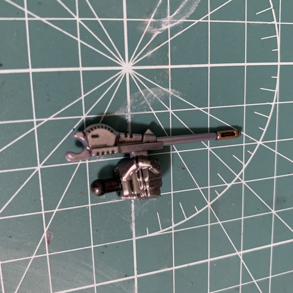 最後に、今回もっとも苦労したことを。Gフレームは塗装後に武器を持たせると『2度と離さない‼️』とラブラブな状態になります。ゲルググは諦め、リックディアスは手をニッパーで割りました。ヤスリで中を広げることをオススメします。