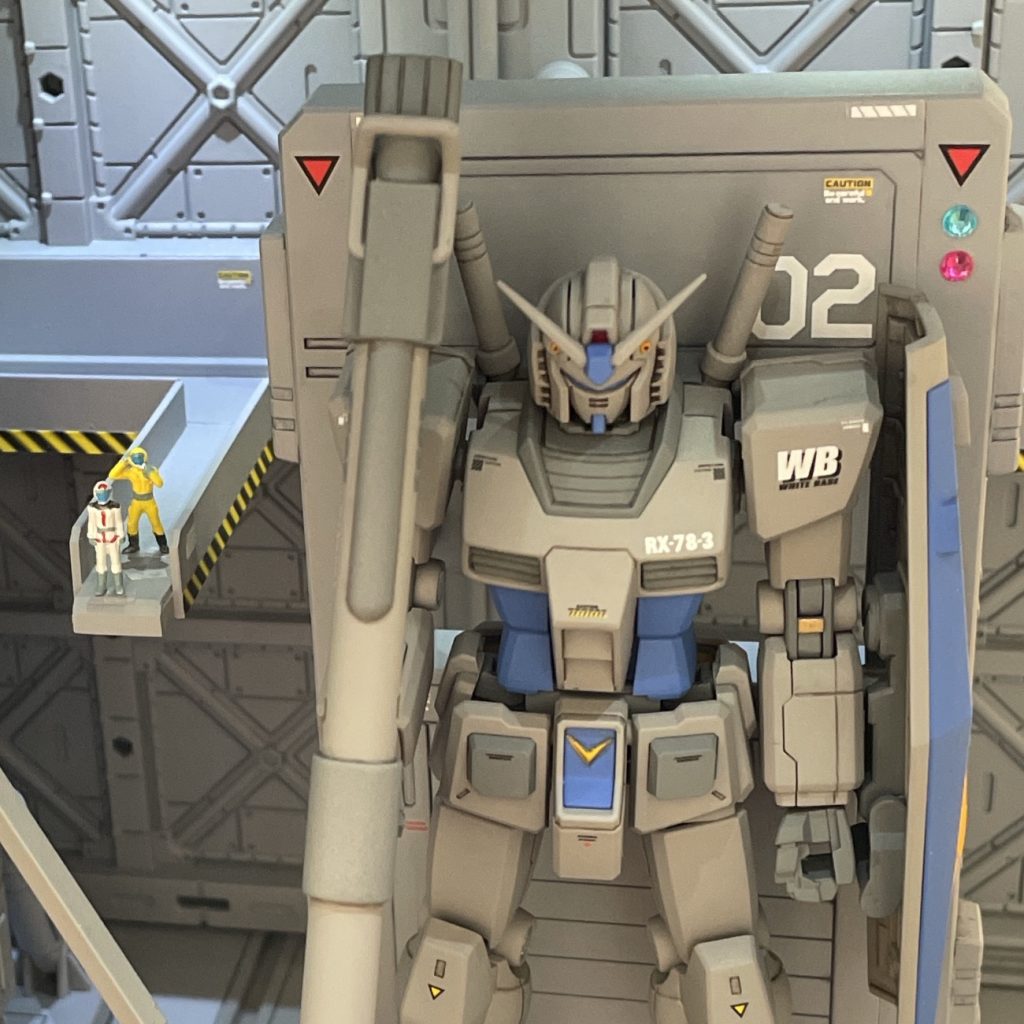 頑張ってアムロ風も作ってみましたが、小さ過ぎて筆塗り老眼との戦いで大変でした😭