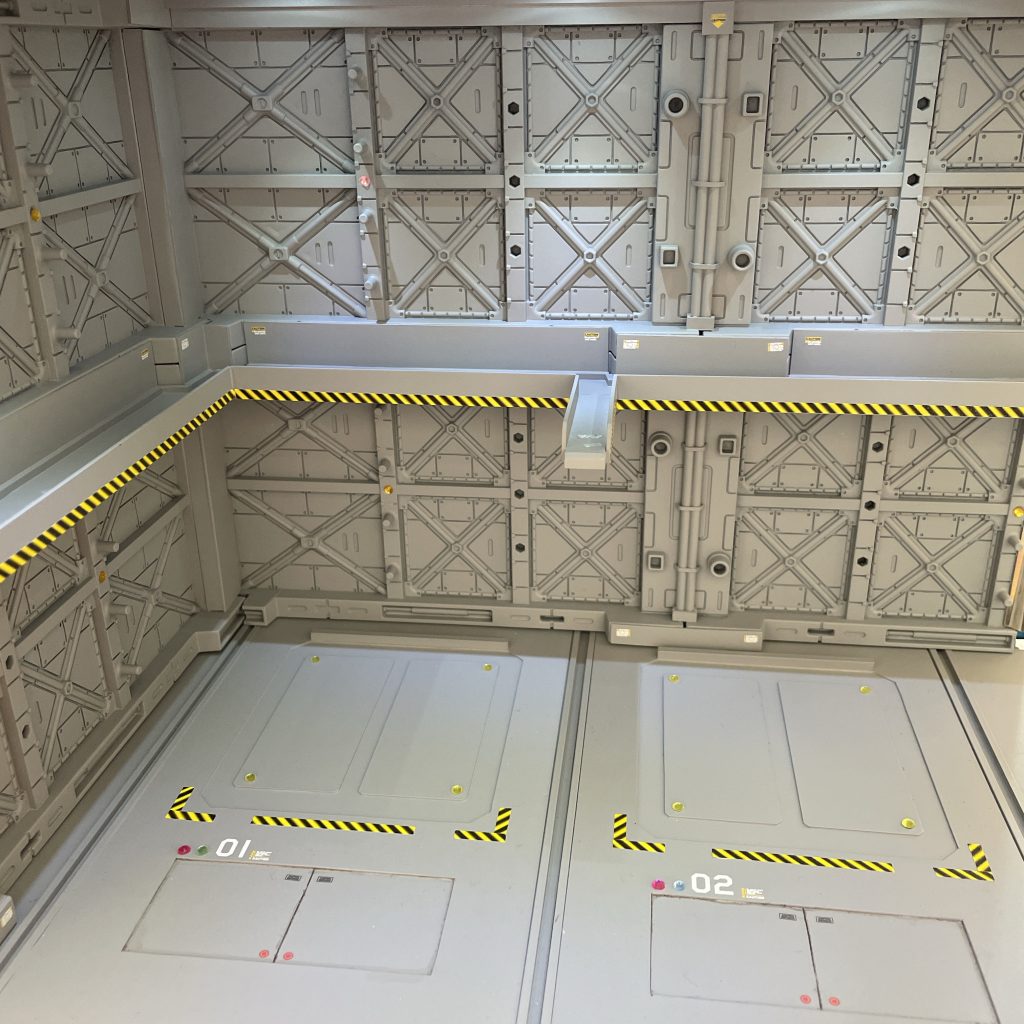 MS無し状態 (MSハンガー無)背面の装備が大きいMSの時はこの状態で撮影