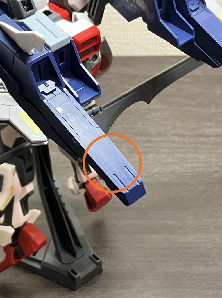 あとは○で囲った部分の裏側がスカスカで寂しかったので