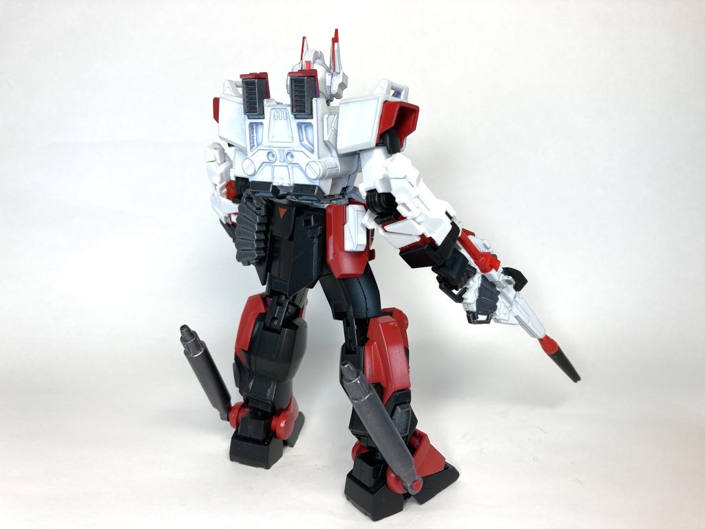 背面腰にはちゃんとマグナムのカートリッジを付けてます。脚のマフラーはシルヴァ・バレトのミサイルを逆さにして取り付けてます