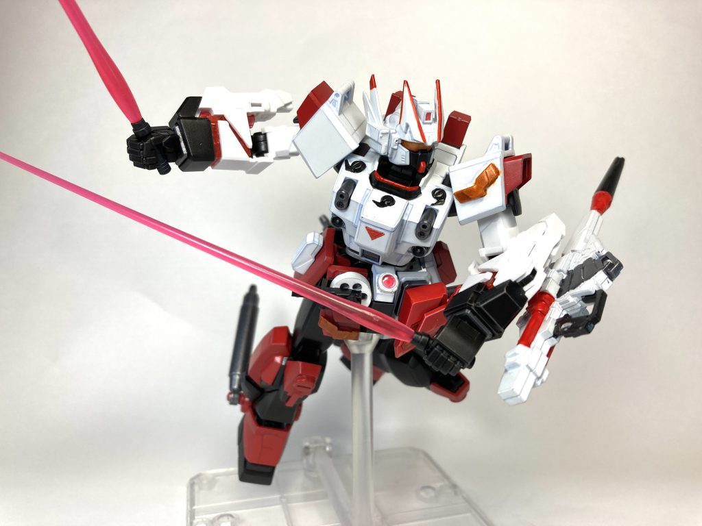 アクションポーズ②ビームサーベルも問題なく持たせて格闘戦もできますよ。