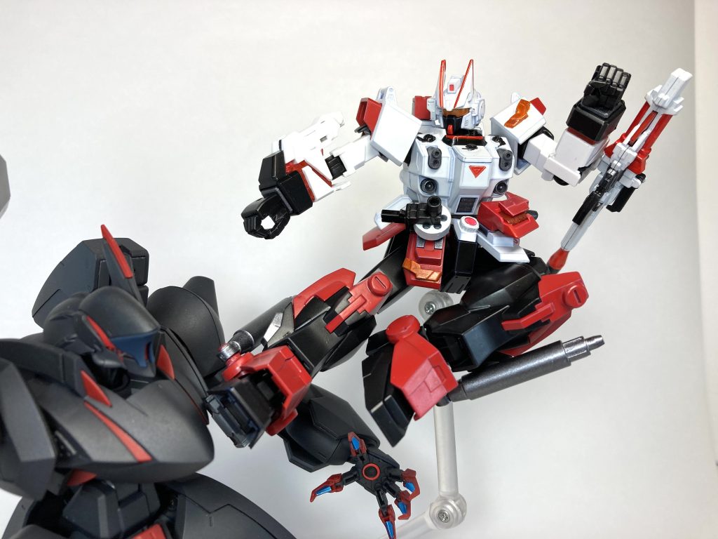 必殺のライダーキック👣❗️新しい方のブルーディスティニーなので、可動もガシガシ動かせて楽しい✨