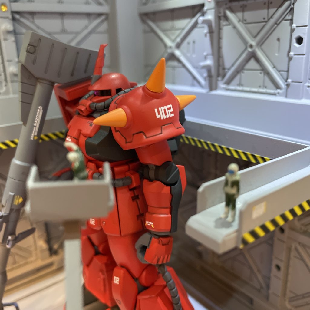 サイドからパイロット越しに