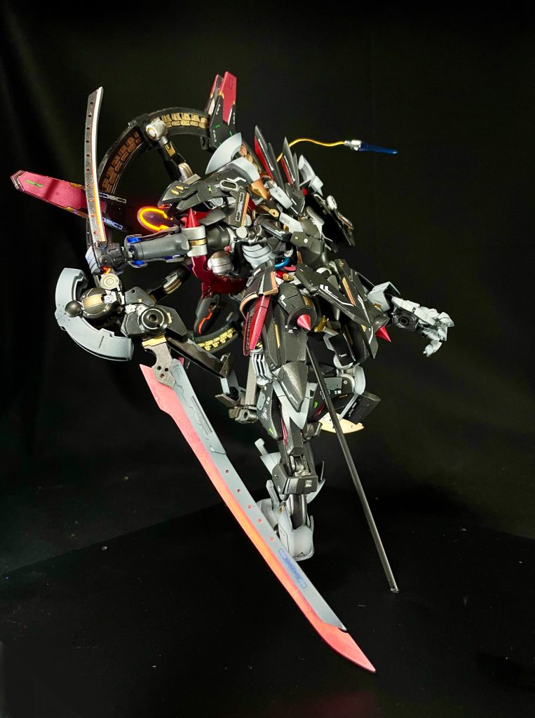 GNブレイド(大太刀)「草薙剣(クサナギノツルギ)」前述の通り大神からアイディア取ってた為、今回の武装は三種の神器から名前を拝借性癖に従ったクソ長仕様ですが柄の部分は折りたたみギミックがあるのでマウント時は半分になります