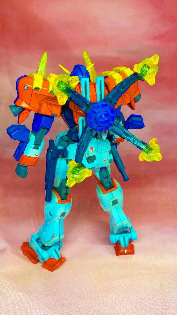 SDVランドに住むクリスタル戦士から、修行の末譲り受けたクリスタルの武具を身に付けることにより、スナイパー(狙撃)能力がついた!長距離支援モビルファイター!←原文まんま笑というラウンドバッファローモード各部の接続はネオジム磁石を使って接続してます。本来はバッファローパーツ?は額に接続なのですがさすがにBBとHGではサイズ差があるので胸部への接続に変更しました。ダブルキャノンの持ち手部分はジャンクにあったバズーカのものか拝借し、こちらもネオジム磁石で差し替えできるようにしてます。
