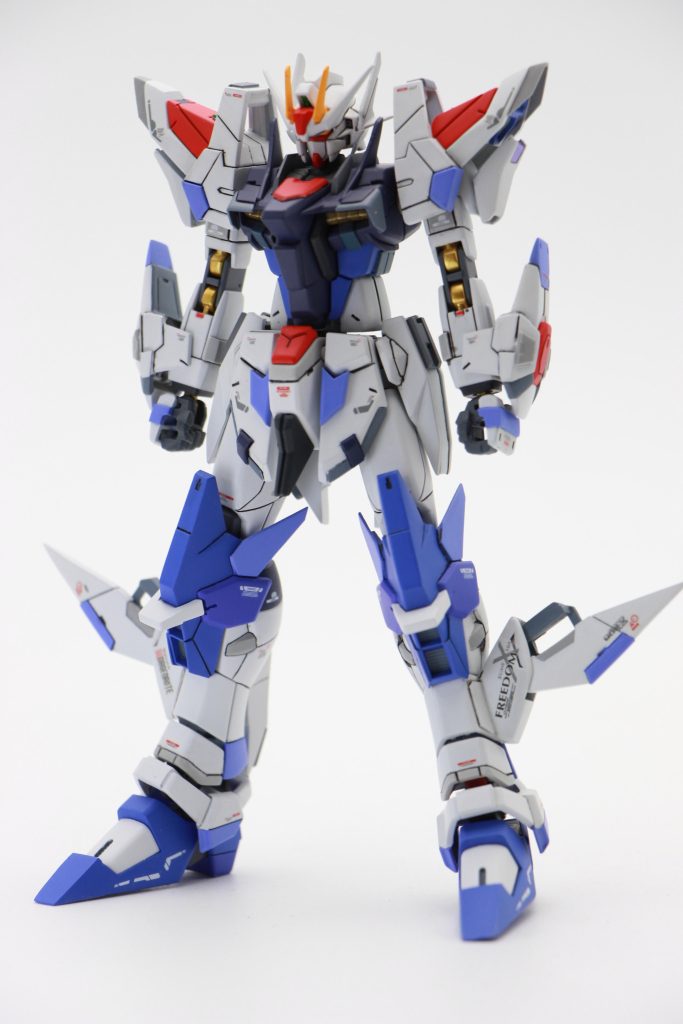 バックパックなしバージョン様々な進化の途中をイメージし、SEED系の要素をミキシングして後期につながるプロトタイプ的印象になるようにしました。