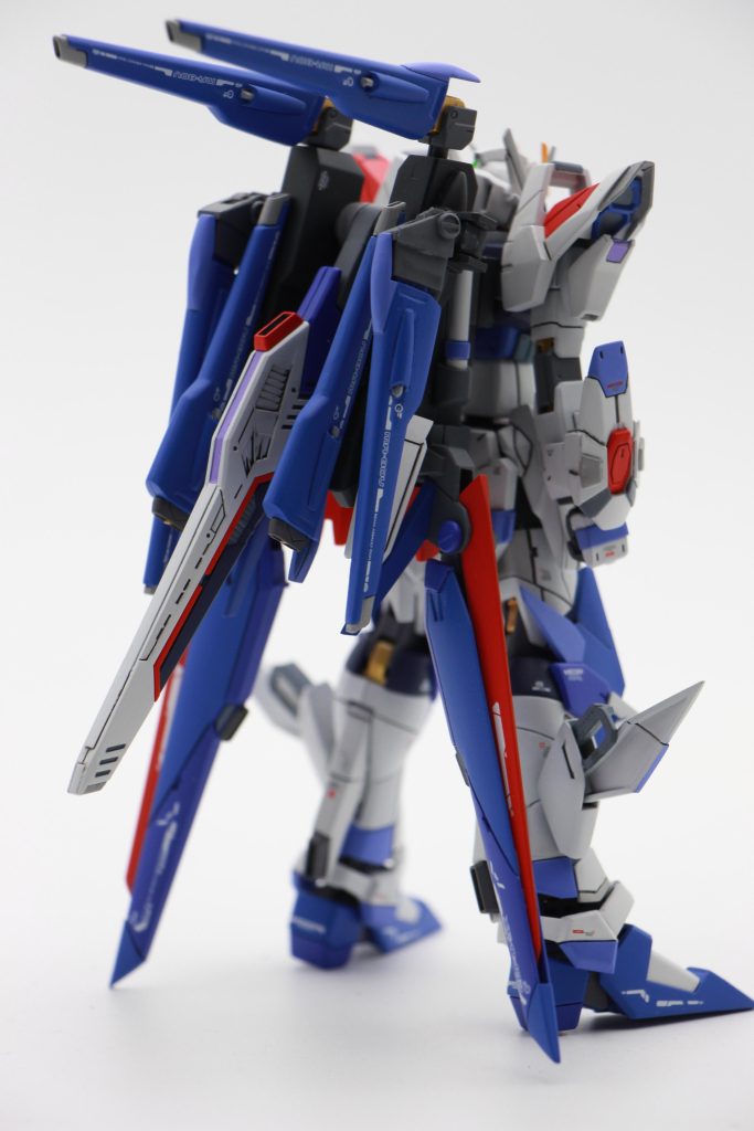 バックパック装備状態フリーダムストライカーとでも表現すれば良いのでしょうか・・・プロトタイプということで、ドラグーンシステムはアカツキから拝借しました。