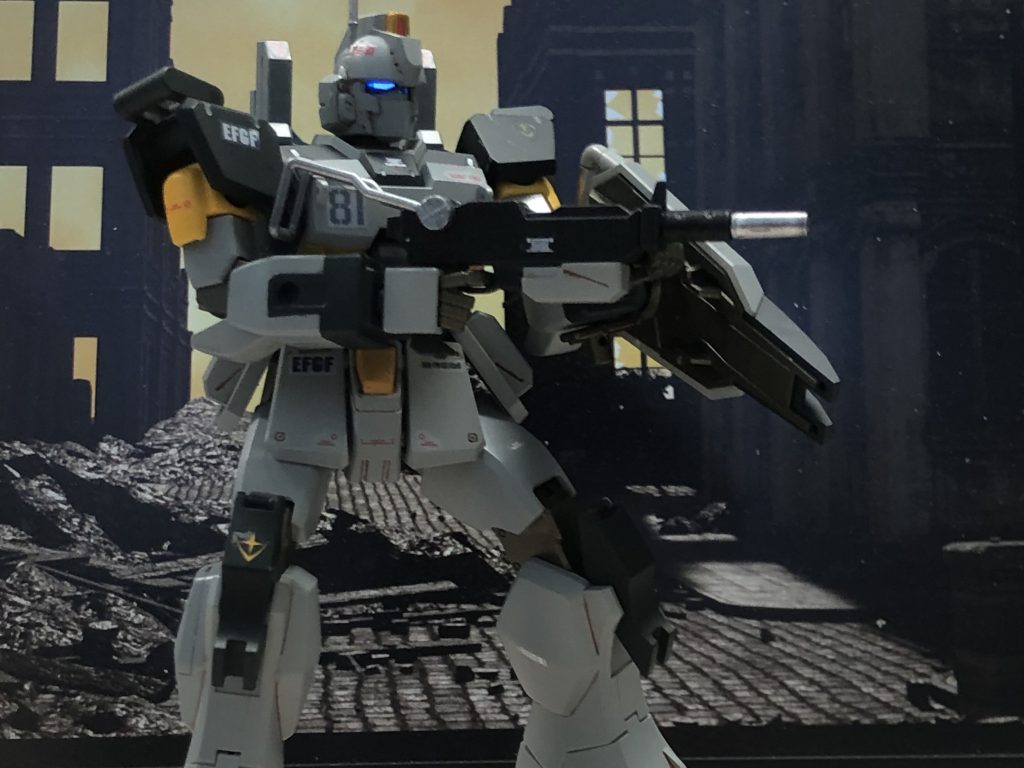 取説だとジャンプ？して撃ちまくっているシーンがあるのですが、自分でやってみたらイマイチなので不採用。普通に地に足をつけて戦っていることにします。