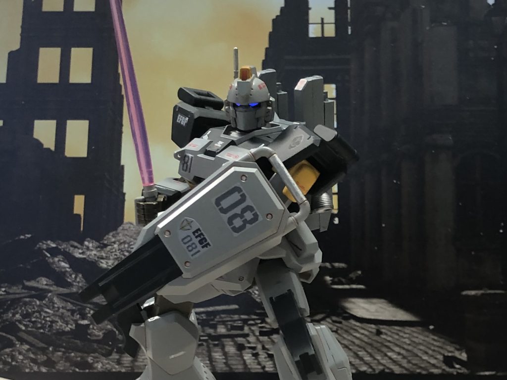 今回は付属シールもそこそこ貼ってみました。つや消しクリアーを吹く前はシールそんなに目立たなかったんですよ…とほほ。