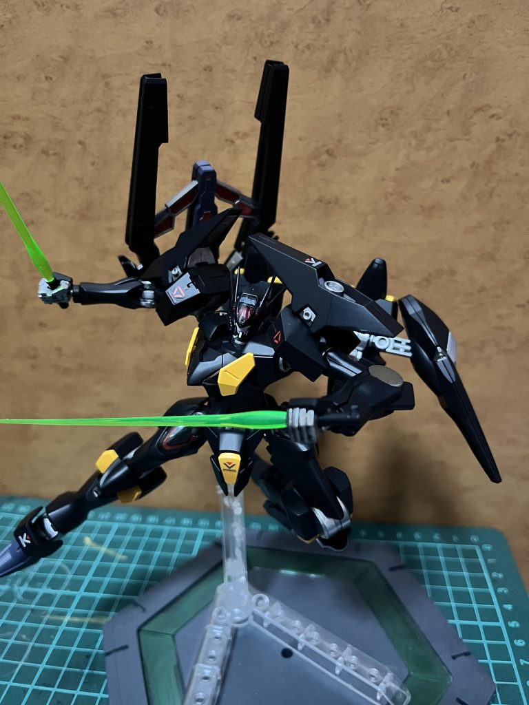 ファラクトって射撃のイメージが強いけど格闘もカッコイイと思う