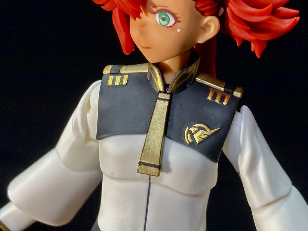 かなり苦戦したのがエングレービングシール。しっかり貼り付けた後に一番上の透明フィルムを剥がすという手順ですが、透明フィルム２層剥がれたんですがこれが普通なんですか？笑エングレービング以外の金部分は4アーティストマーカーのゴールドで塗装してます。