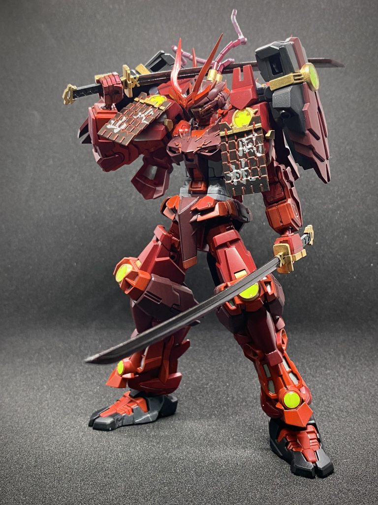 鎧を装備した防御重視の形態。全面肩鎧には風林火山の文字も