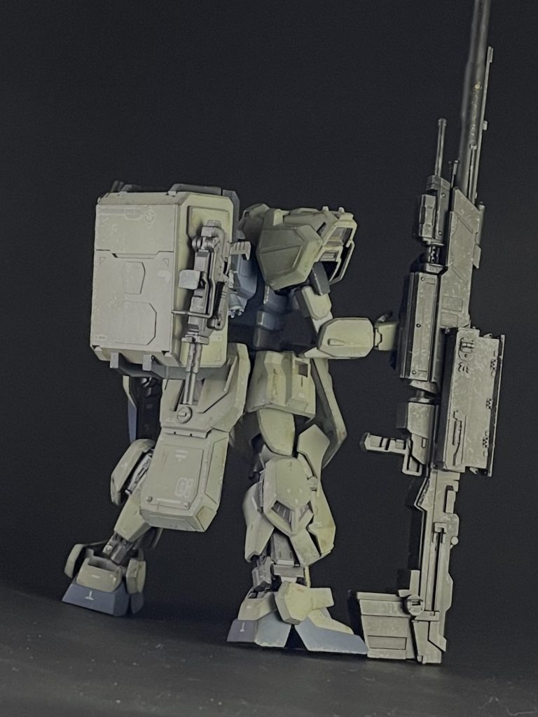 ベースは旧HGUC ガンダムMarkII 腰部フロント、リアの装甲はプラ板で生成肩、腰部:MG MarkII を被せています。
