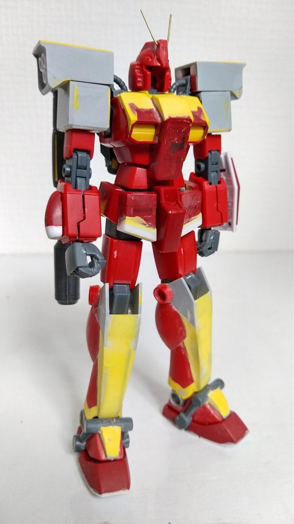 肩とバーニアがデカ過ぎたと思ったけど塗装してみるとそうでもなかったのは不幸中の幸いだったよ。肘、膝、足首の丸一モールドが丸一じゃなかったり、脛アーマーの形状が全然違ったよ…