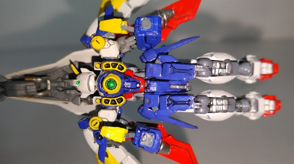 アクシデントがありデスクから落下した際に頭部左側のブレードアンテナが折れて行方不明に…あまり目立たない所だけどメンタルダメージは大きいのよ( ＞Д＜；)なんだかんだとありましたが皆様良いお年を…