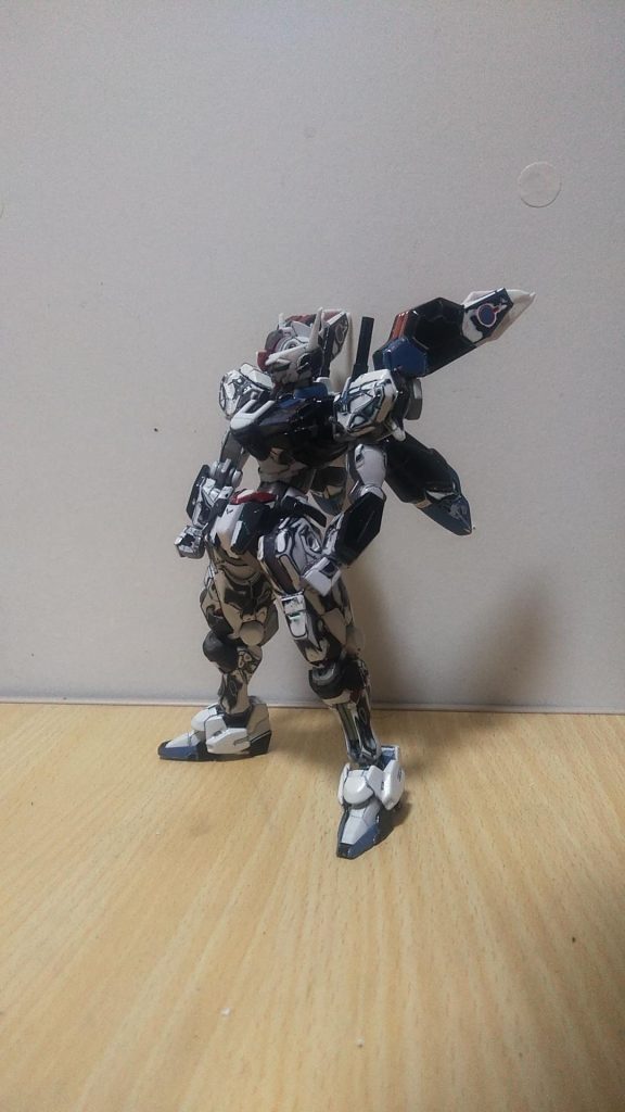 今回は、削り込みでのプロポーション変更なので分かり辛い所が有ると思います。アンテナは、吹き過ぎによる劣化と変えたいと思ったので 自作しました。