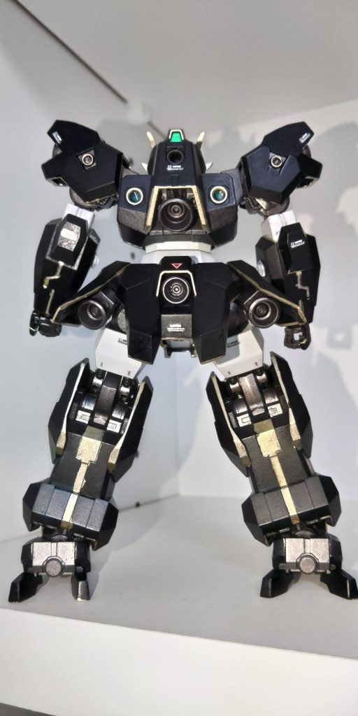 背部の残り二穴は今後の課題です。未塗装の部分ではなく、何か方向性に合いそうなパーツを追加する予定です。