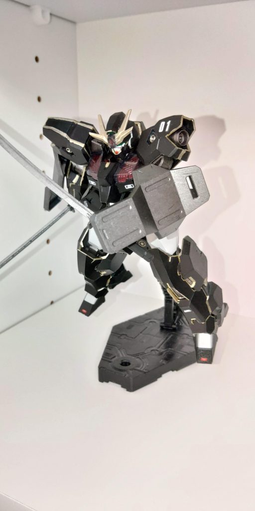 豪華(そう)な装飾の機体に安っぽそうな塗装の装甲だからでしょうか?10月くらいから投稿を初めて、今年は3体投稿させて頂きました。来年はウェザリングに挑戦したいと思います!来年もよろしくお願いいたします。